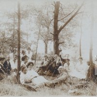Réti István (jobb szélen) a növendékei körében Nagybányán