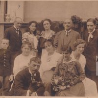 Réti István (bal szélen) a növendékei körében Nagybányán (mellette Kardos Klára)
